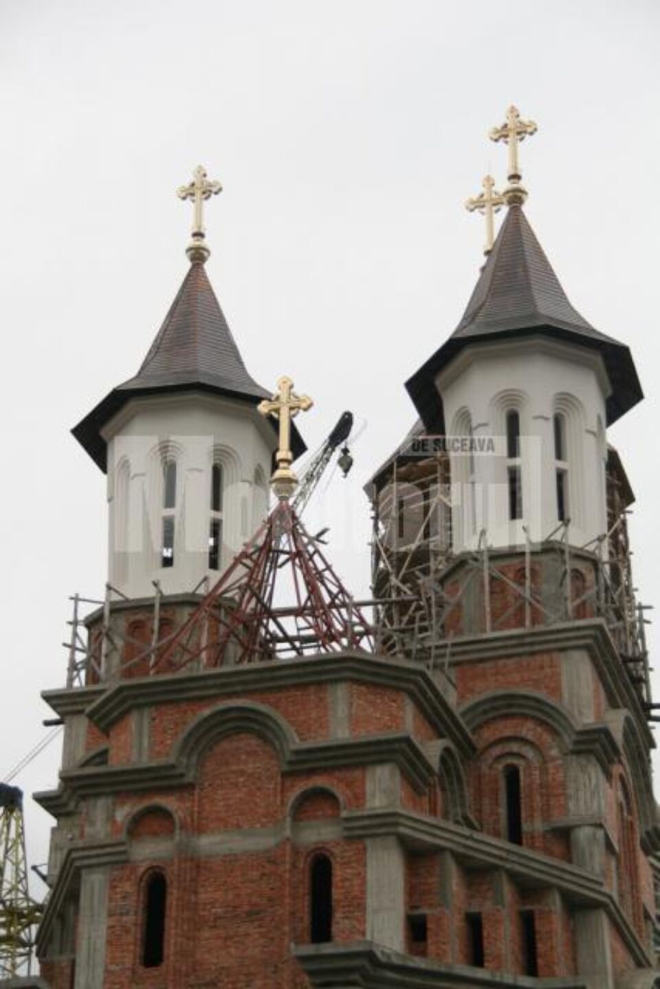 Unic în Bucovina: 13 clopote muzicale intonează „Hristos a Înviat” la Catedrala „Nașterea Domnului”