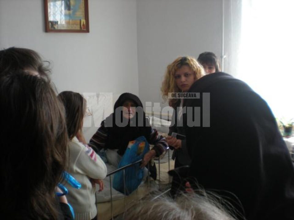 De Paște: Daruri pentru bătrânii de la Căminul „Sf. Ioan cel Nou de la Suceava”