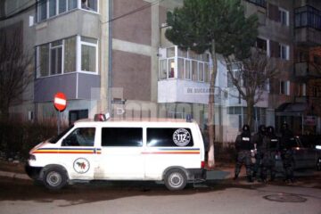 Caguliștii, în fața blocului