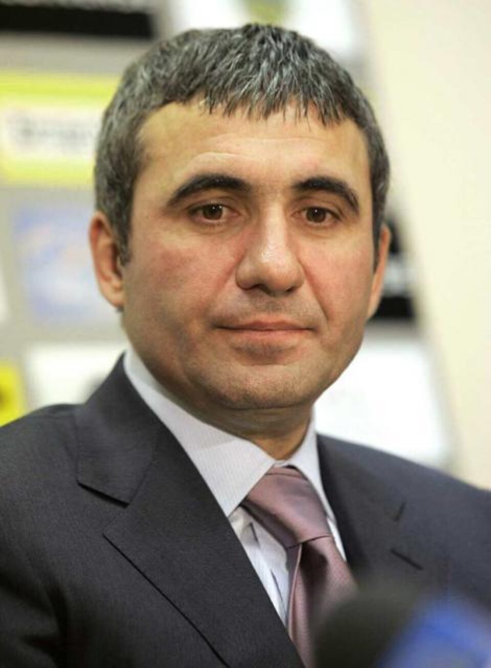 Hagi are succes și pe calea aerului