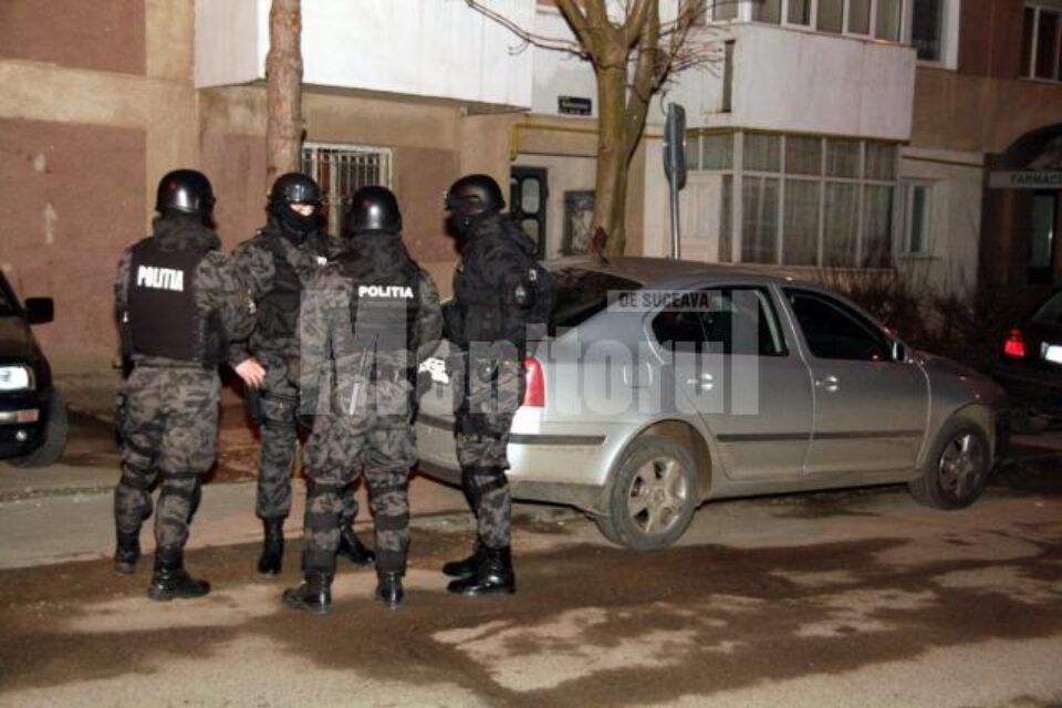 Caguliștii, în fața blocului