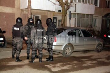 Caguliștii, în fața blocului