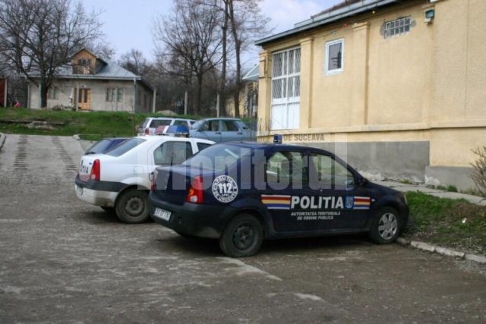 Mașinile poliției sunt mai mult defecte