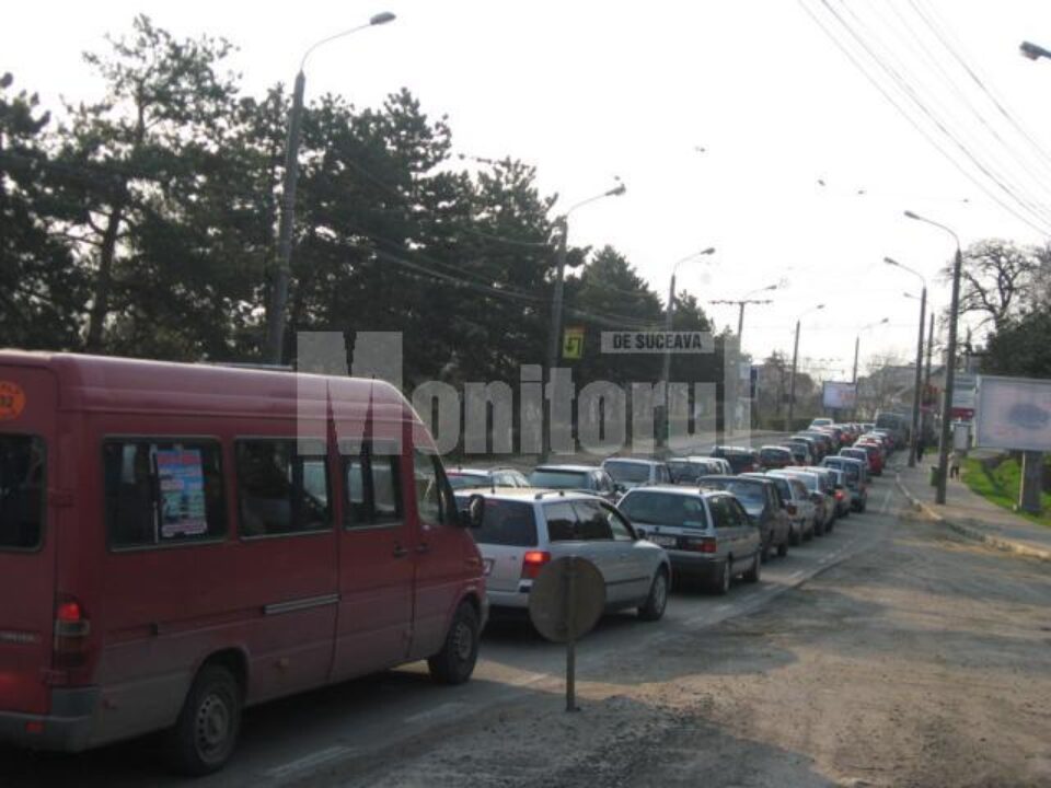 Cozile kilometrice de autoturisme, încremenite în trafic