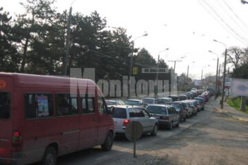 Cozile kilometrice de autoturisme, încremenite în trafic