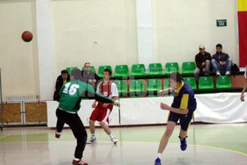 Handbal, juniori II: Sucevenii s-au impus lejer în fața principalei contracandidate la turneul semifinal