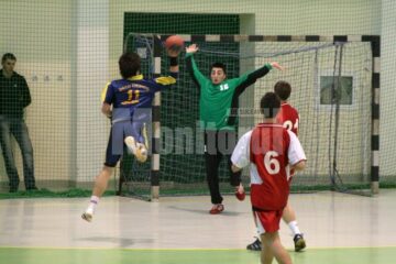 Handbal, juniori II: Sucevenii s-au impus lejer în fața principalei contracandidate la turneul semifinal