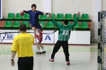 Handbal, juniori II: Sucevenii s-au impus lejer în fața principalei contracandidate la turneul semifinal