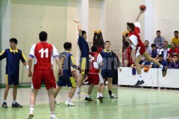 Handbal, juniori II: Sucevenii s-au impus lejer în fața principalei contracandidate la turneul semifinal
