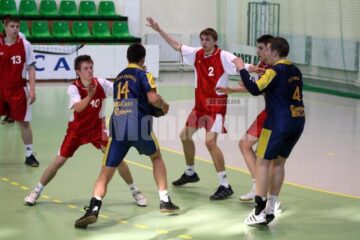 Handbal, juniori II: Sucevenii s-au impus lejer în fața principalei contracandidate la turneul semifinal