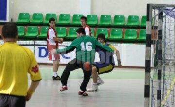 Handbal, juniori II: Sucevenii s-au impus lejer în fața principalei contracandidate la turneul semifinal