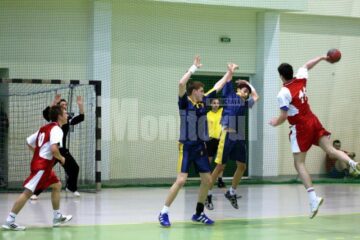 Handbal, juniori II: Sucevenii s-au impus lejer în fața principalei contracandidate la turneul semifinal