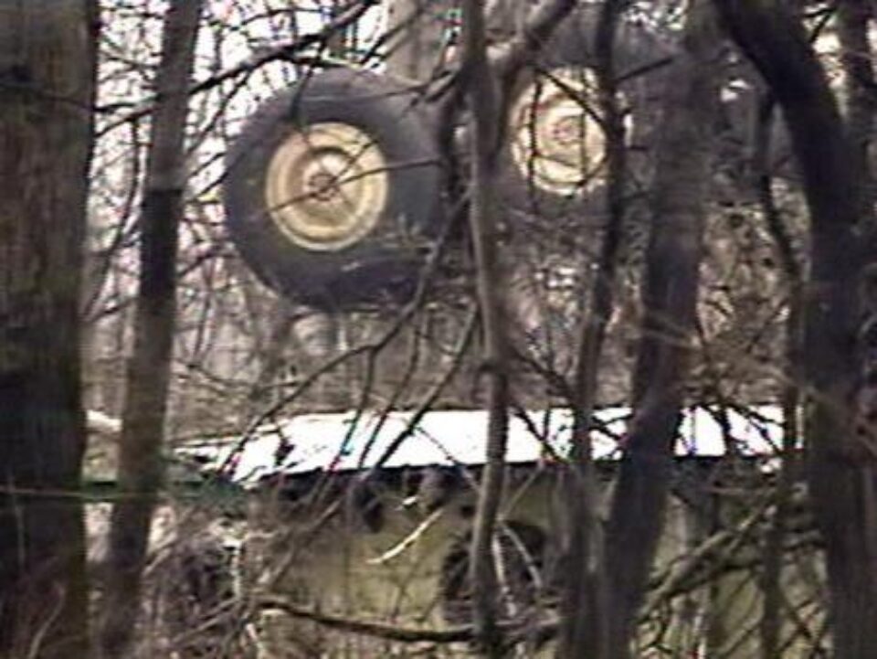 Avionul, un Tupolev-154, s-a prăbușit la ora locală 10.50 (09.50 ora României), în apropiere de pista de aterizare, la periferia orașului Pecersk. Foto: MEDIAFAX