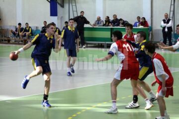 Echipa de handbal juniori II a Liceului cu Program Sportiv Suceava și-a asigurat un loc la turneul semifinal al Campionatului Național