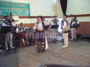 Veta Biris impreuna cu instrumentisti d ela Ansamblul Ciprian Porumbescu