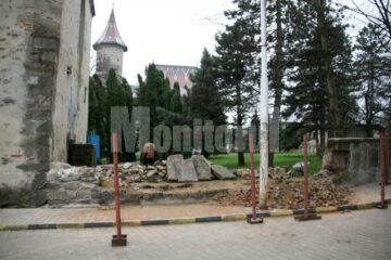 Zidul vechi al Mănăstirii Sfântul Ioan cel Nou de la Suceava, aflată în patrimoniul UNESCO, a început să fie demolat și urmează a fi înlocuit cu altul
