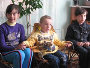 Vasilica Gorban alaturi de fratiorii ei adoptati