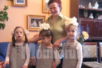 Mama Anișoara, împreună cu fetițele luate în plasament