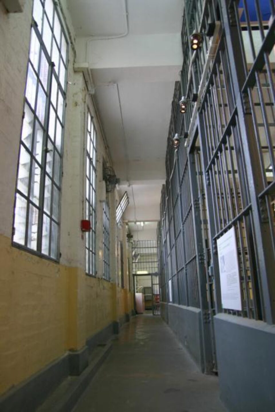 Verdict judecători: Doi ani de închisoare, pentru un fălticenean care livra minore pentru proxeneți din Macedonia Verdict judecători: Doi ani de închisoare, pentru un fălticenean care livra minore pentru proxeneți din Macedonia