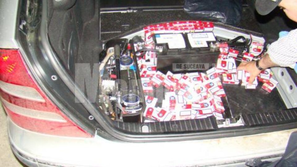 Mașină încărcată cu țigări de contrabandă