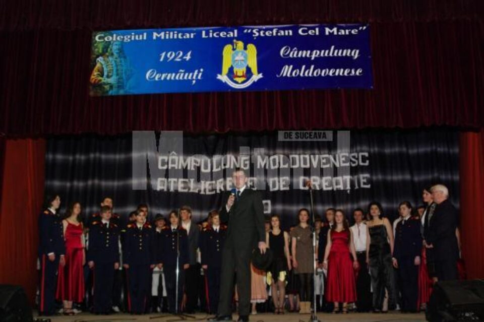 „Atelierele de creație” ale liceenilor militari de la Câmpulung