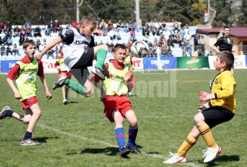 Copiii au luptat cu ardoare pentru a-și dovedi calitățile și pentru a câștiga competiția Copiii au luptat cu ardoare pentru a-și dovedi calitățile și pentru a câștiga competiția