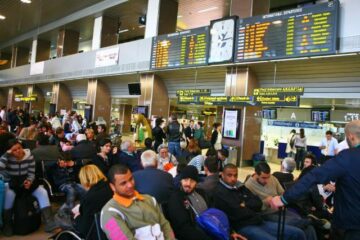 Tarom a anulat 45 de curse programate pentru ieri și 25 de zboruri care ar fi trebuit să aibă loc astăzi Foto: MEDIAFAX