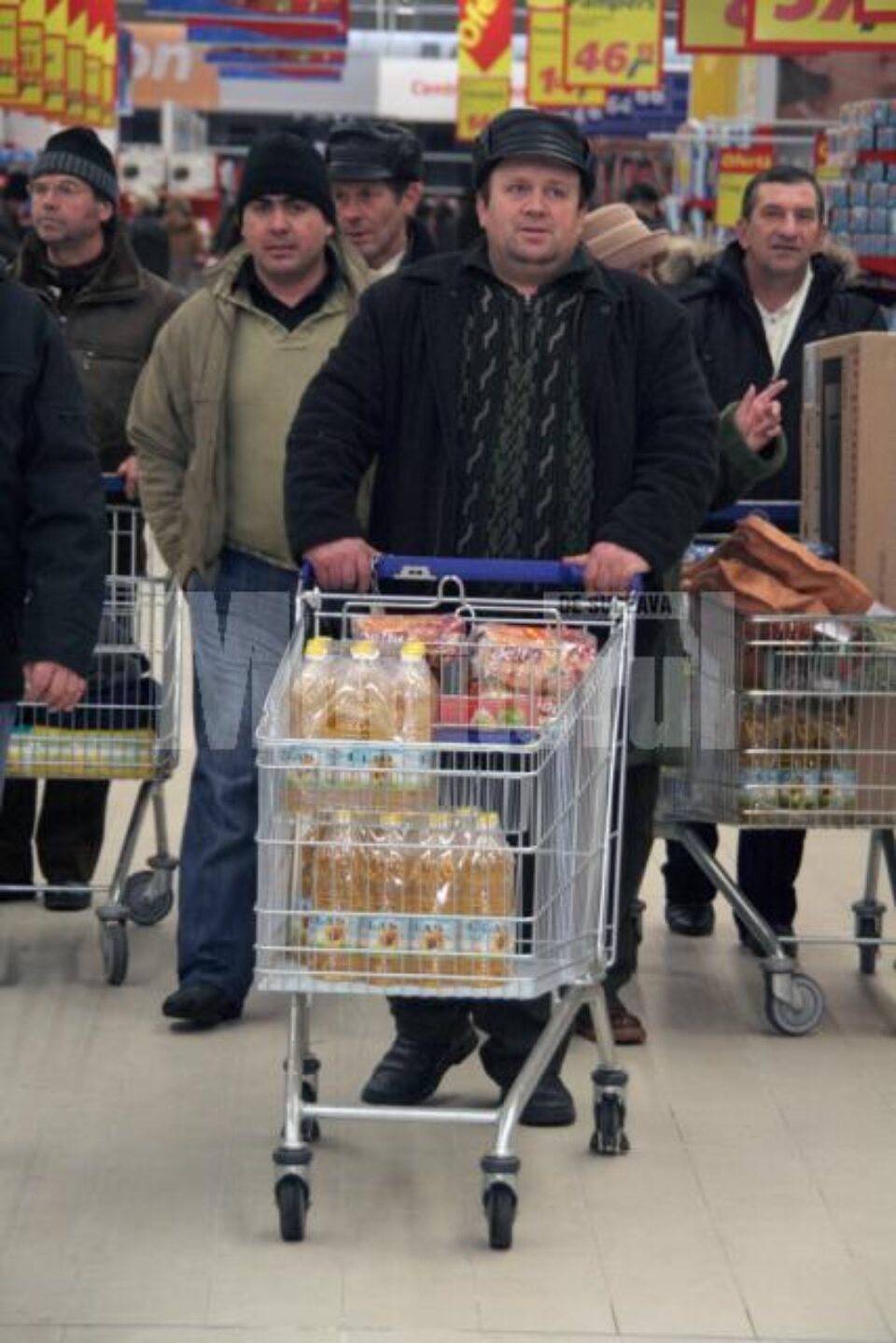 Ofertă: Cumpărătorii, scutiți de plata TVA la hipermarketul Real