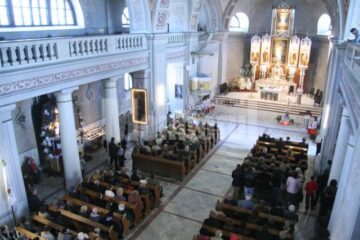 Ziua de doliu național a fost marcată, ieri, și la Catedrala Catolică din municipiul Suceava
