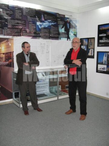 Arh. Teodor Zoran prezentând expoziția