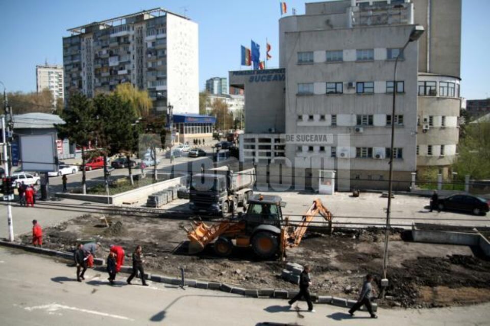 Lucrări: Parcarea Primăriei Suceava, lărgită și dotată cu sens giratoriu