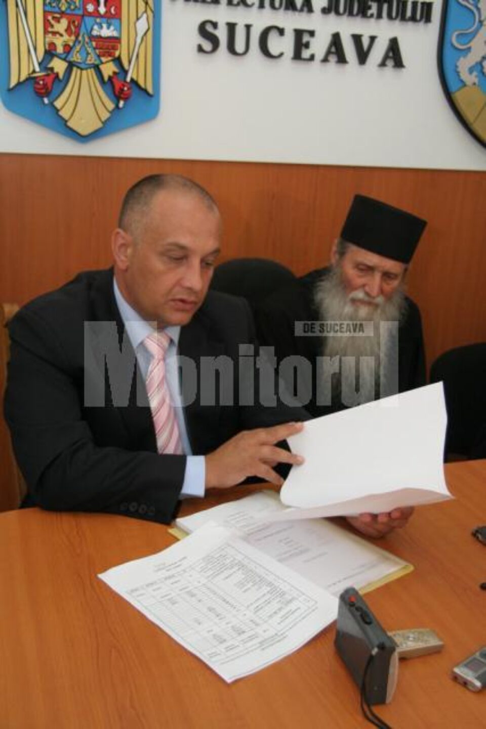 Bănuială: Băișanu îl suspectează pe ÎPS Pimen că a înregistrat o convorbire oficială Bănuială: Băișanu îl suspectează pe ÎPS Pimen că a înregistrat o convorbire oficială