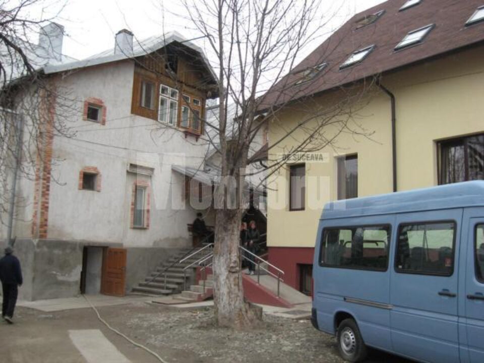 Pavilionul vechi și pavilionul nou pentru bătrânii de la Pojorâta