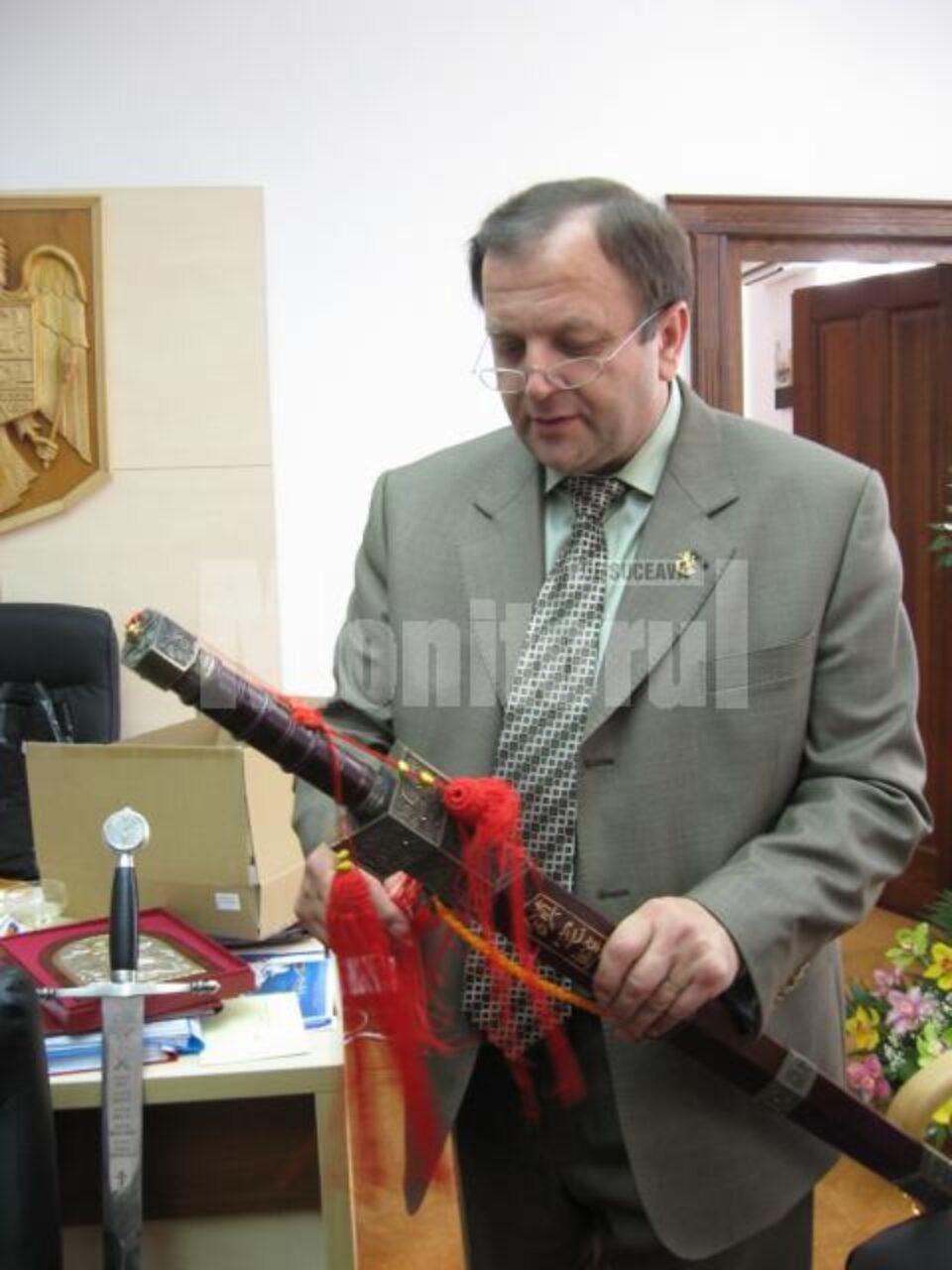 De Sf. Gheorghe: Flutur a primit fluturi, săbii, pești portocalii și zeci de coșuri cu flori