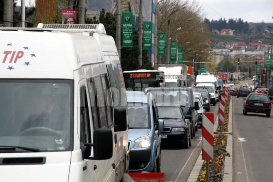 Străzile Sucevei sunt o continuă surpriză pentru cei aflați în trafic