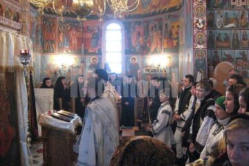 Mănăstirea are hramul principal de „Sf. Gheorghe”