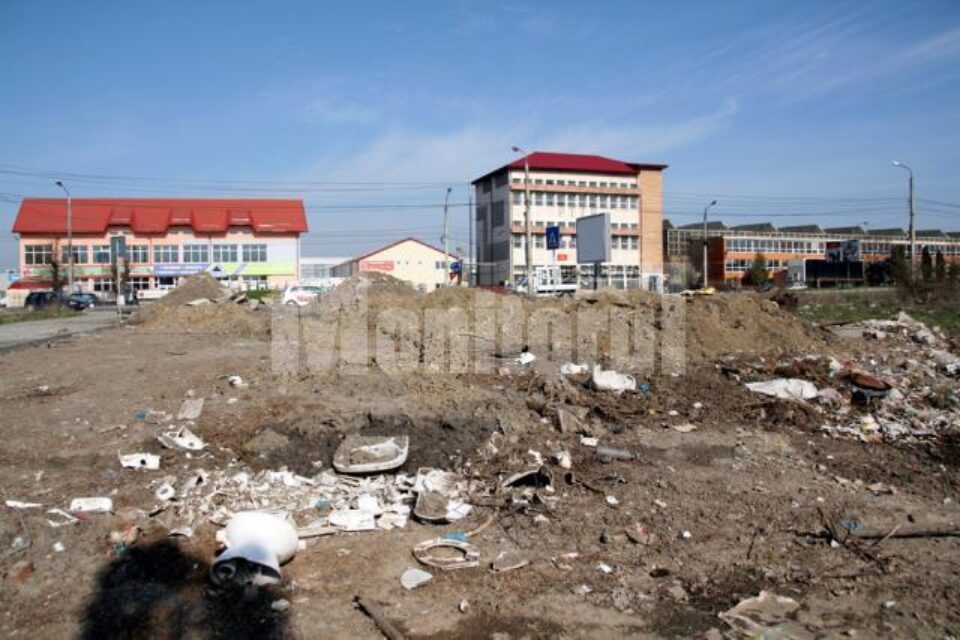 Pe terenul ocupat odinioară de ROMUPS, doar gunoaie, în locul cartierului de locuințe și centre comerciale