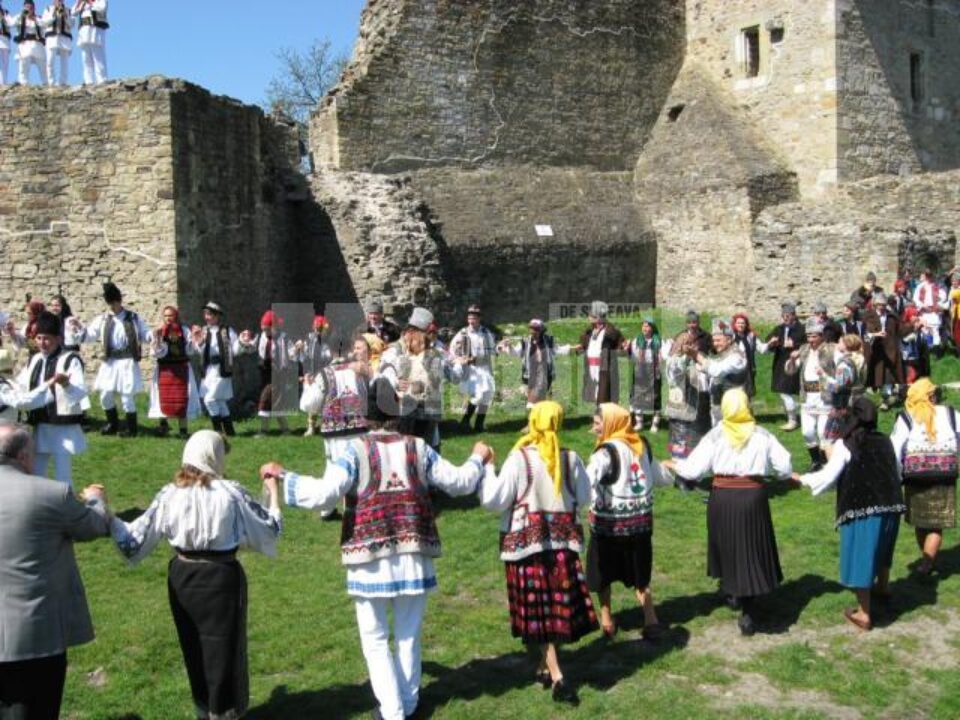 Hora mare în incinta cetății