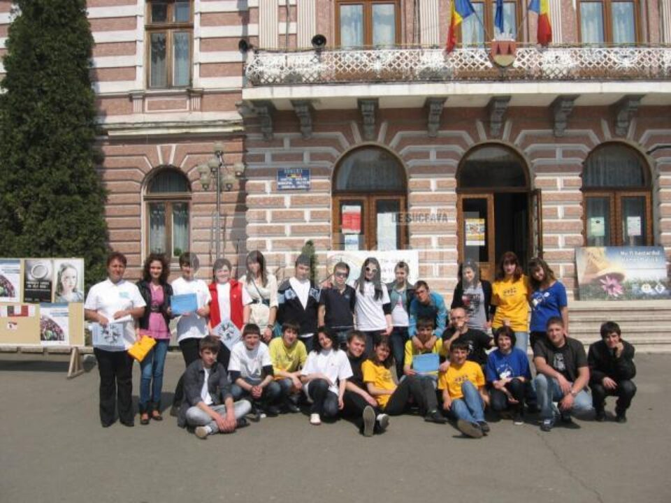 La Fălticeni s-au desfășurat mai multe acțiuni de încurajare a voluntariatului în rândul tinerilor La Fălticeni s-au desfășurat mai multe acțiuni de încurajare a voluntariatului în rândul tinerilor