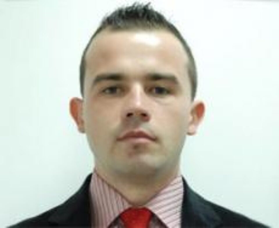 Arbitrul Ionuț Avădanei a întrerupt meciul de la Frătăuții Vechi după numai 15 minute Arbitrul Ionuț Avădanei a întrerupt meciul de la Frătăuții Vechi după numai 15 minute