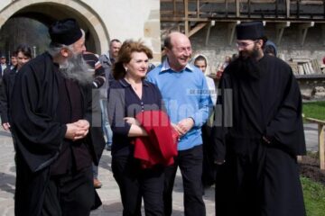 Vizită: Traian Băsescu vine miercuri la Putna, cu președintele Republicii Moldova
