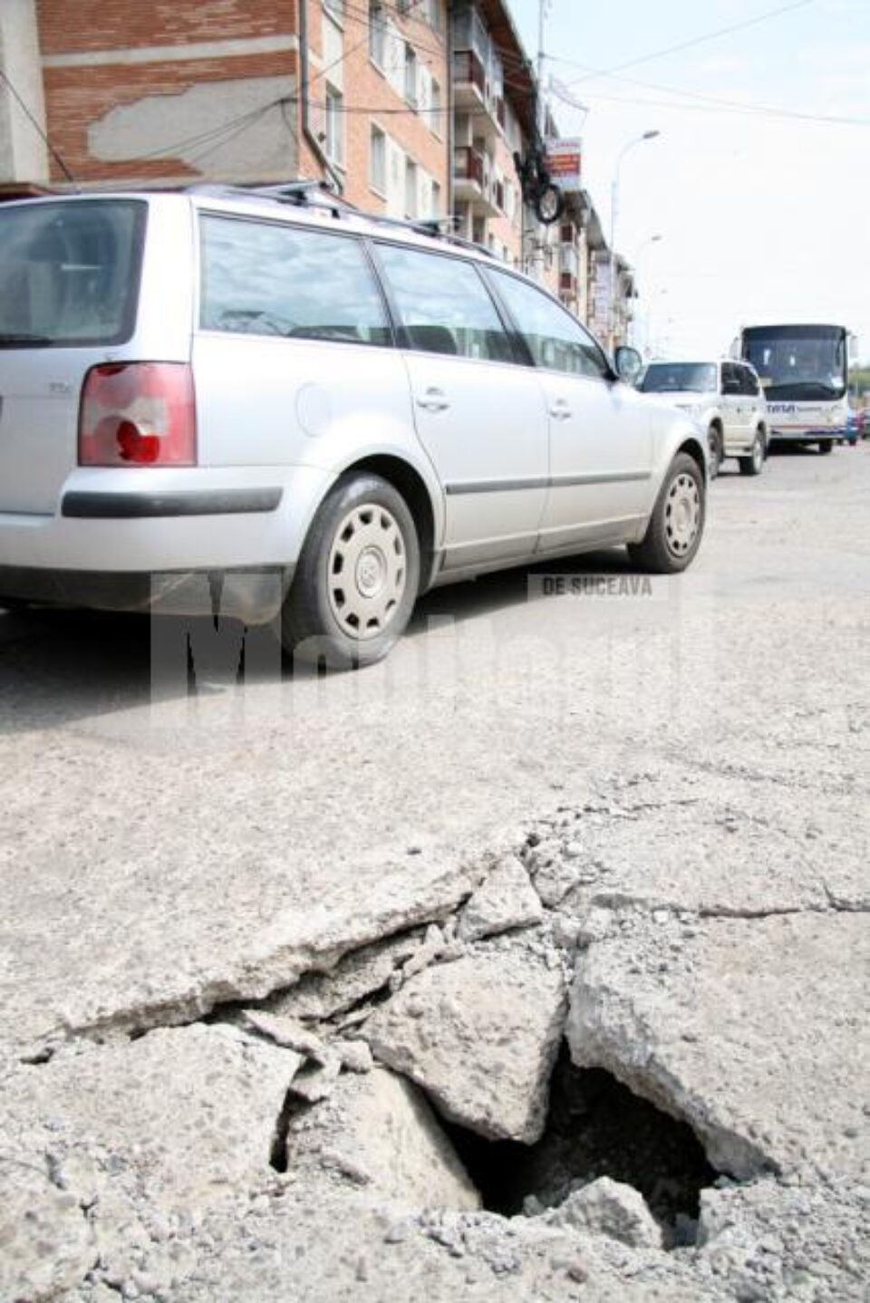Betonul turnat anul trecut s-a surpat