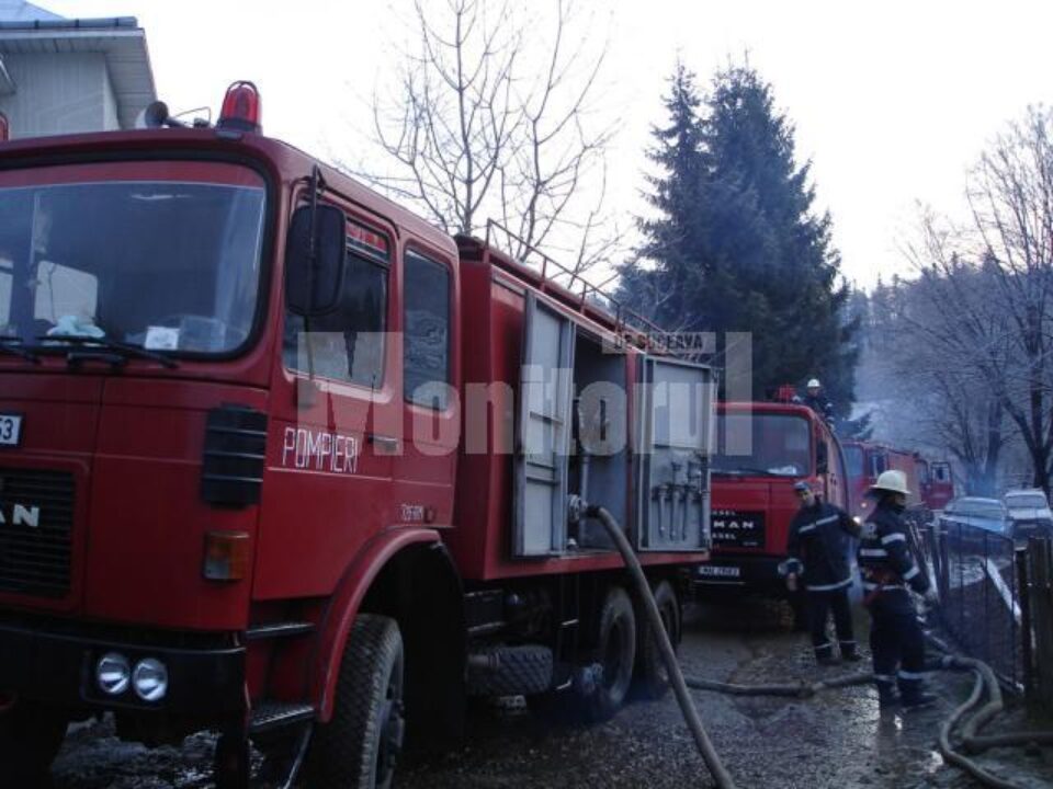 Pompierii întârzie la intervenții, din cauza mașinilor vechi pe care le au în dotare