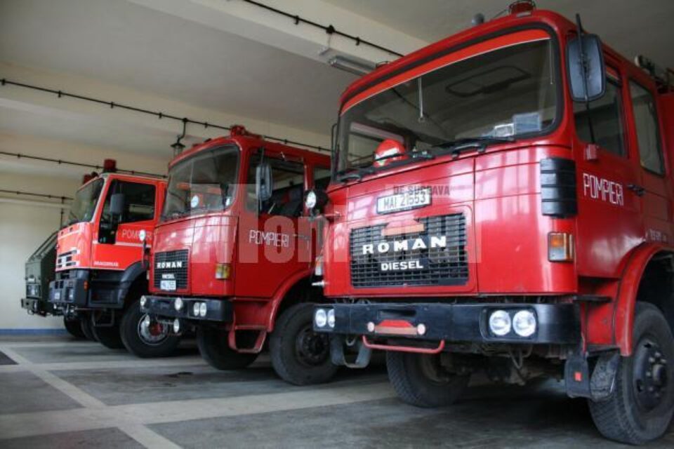 Hârburi cu girofar: Pompierii ajung cu întârziere la incendii, din cauza mașinilor vechi din dotare