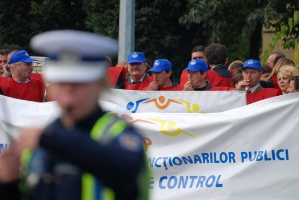 Pe 5 mai, funcționarii publici vor intra în grevă generală pe termen nelimitat. Foto: MEDIAFAX Pe 5 mai, funcționarii publici vor intra în grevă generală pe termen nelimitat. Foto: MEDIAFAX