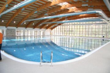 Sâmbătă se inaugurează piscina acoperită din parcul Ariniș, de la Gura Humorului
