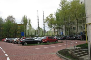 Personalul spitalului are la dispoziție două parcări amenajate cu peste 120 de locuri