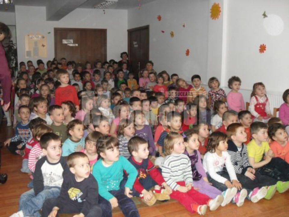 Micuții de la Grădinița din Obcini la lecția pe teme rutiere