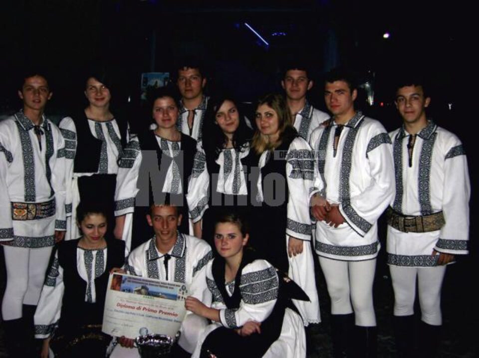 Formația „Rarăul” a luat locul I la Festivalul Internațional Școlar de la Foggia, Italia Formația „Rarăul” a luat locul I la Festivalul Internațional Școlar de la Foggia, Italia