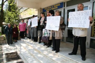 Acționarii minoritari au protestat din nou în fața fabricii